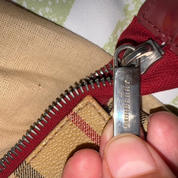 Authentic Burberry Haymarket Check small purse. Like new - Picture 8 of 9